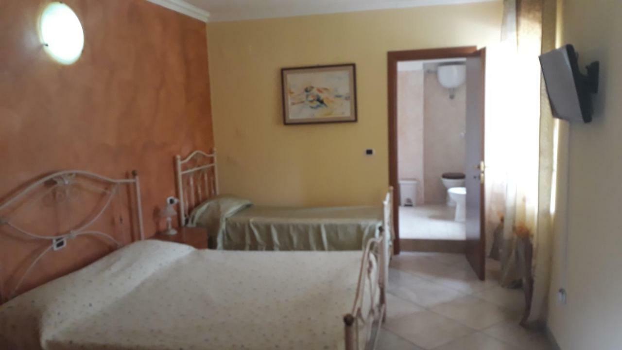 Agriturismo Carlo Cioffi Hotel Rotondi ภายนอก รูปภาพ